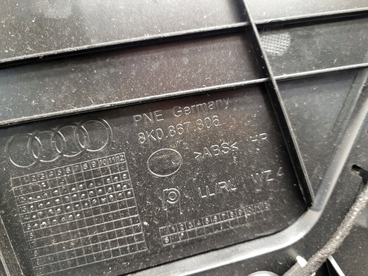 AUDI A4 B8 COLLECTEUR GARNITURE PORTES ARRIÈRE DROITE BERLINE 8K0867306