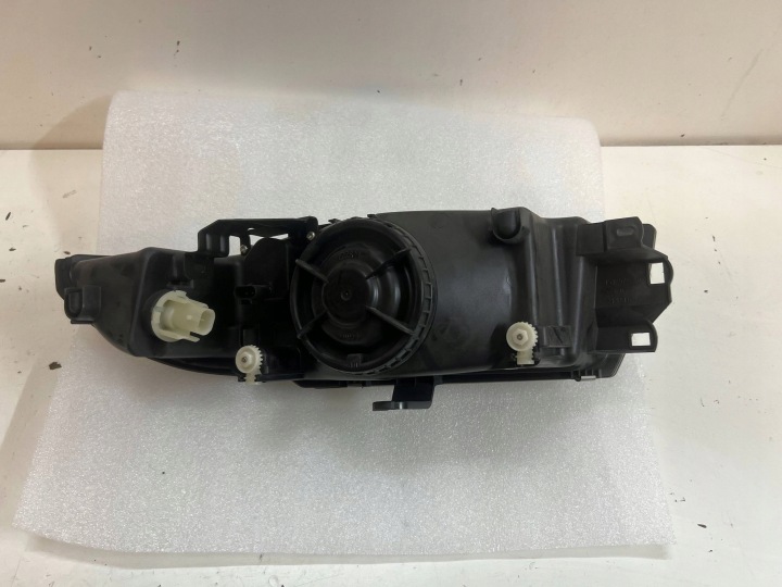 MITSUBISHI CARISMA PHARE DROITE AVANT DROIT AVANT NEUF OEM