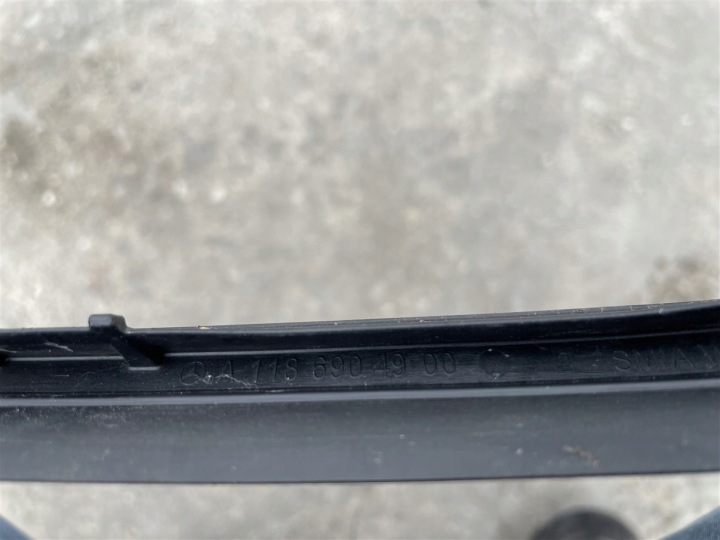 PROTECTION EXTÉRIEUR MONTANTS VITRES GAUCHE AVANT MOULURE MERCEDES CLA W118 118