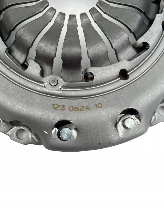 EMBRAYAGE JEU AVEC WYSPRZEGLIKIEM OPEL ASTRA J