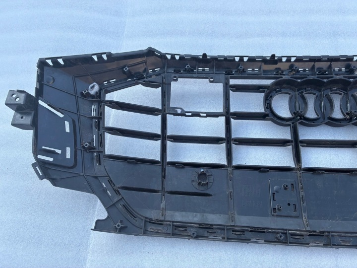 GRILLE CALANDRE GRILLE AUDI Q8 S LINE S-LINE 4M8 NOIR RADAR PDC