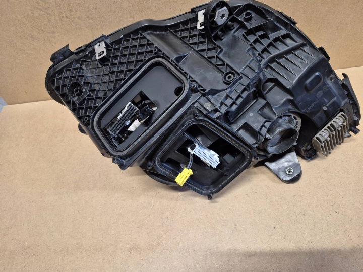 PROJECTEUR AVANT CÔTÉ GAUCHE MERCEDES-BENZ C W205 LIFT MULTIBEAM A2059068505