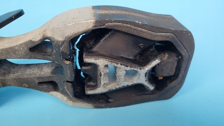 PEUGEOT 508 II 22R POIGNÉE COUSSIN MOTEUR 9811786680 POIGNÉE 9834284080