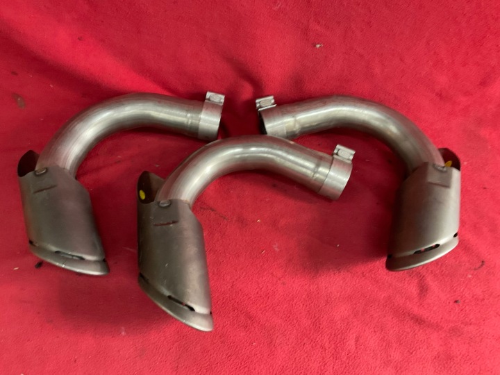 LAMBORGHINI URUS EMBOUTS ÉCHAPPEMENT ÉCHAPPEMENT 4ML253681AN. 4ML253682AN ORIGINAL