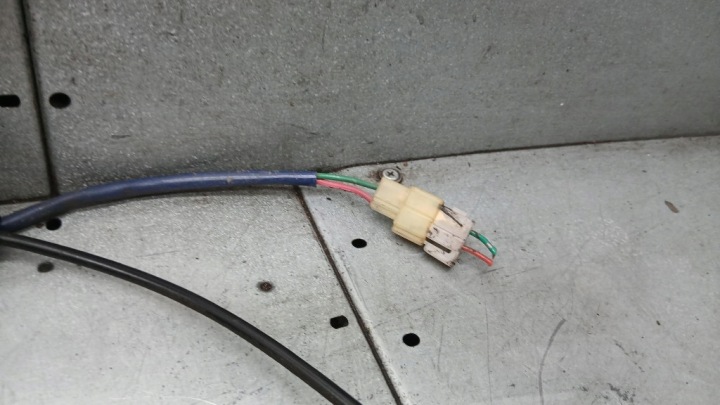 ÉLÉVATEUR DROIT AVANT MAZDA 323F 98-00R
