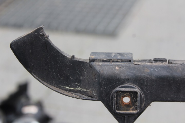 GLISSIÈRE PARE-CHOCS GAUCHE ARRIÈRE AVENSIS T25 BERLINE 52576-05030