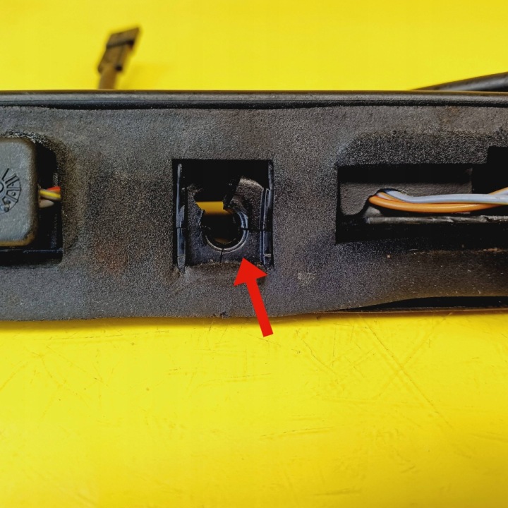 CACHE COUVERCLES DE COFFRE COUVERCLES DE COFFRE BMW 3 E46 BERLINE 8208504 NR213