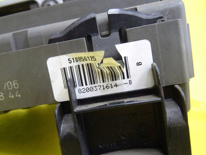 BOÎTE MODULE FUSIBLE RENAULT LAGUNA II 8200371614-B 8200692826 NR169