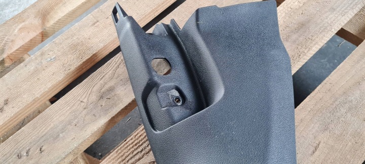 Q3 83A MOULURE PROTECTION SEUIL MONTANTS GAUCHE AVANT 22R 83B867271