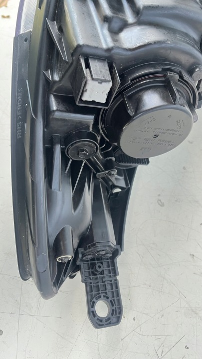 PHARE AVANT DROITE HYUNDAI TUCSON III 92102-D7XXX 92102-D7201