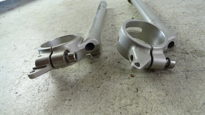L490 TRIUMPH DAYTONA 675 VOLANT DROITE GAUCHE DIRECTION JEU 06+