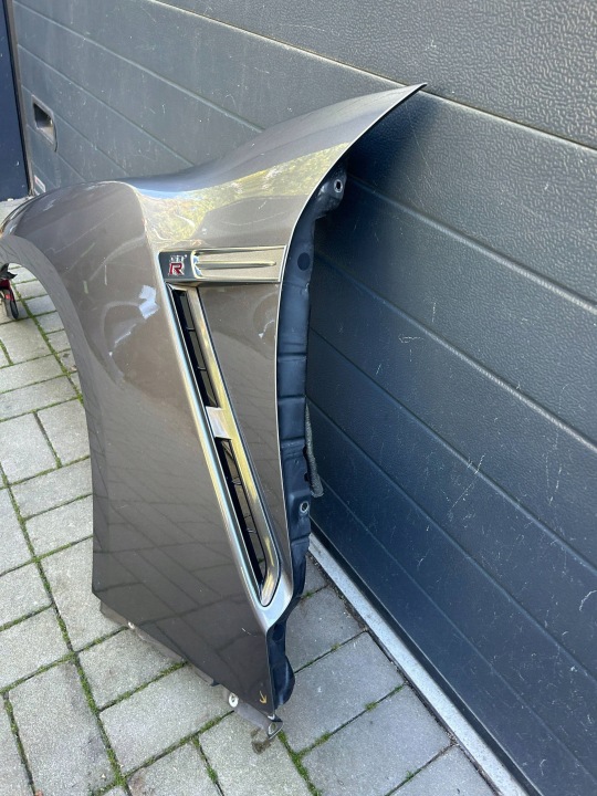 NISSAN GT-R 08- AILE GAUCHE AVANT AVANT
