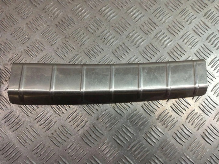 MOULURE DÉCORATIVE COUVERCLES DE COFFRE BMW X1 (F48) 7413689 2.0L GASOLINE 2019