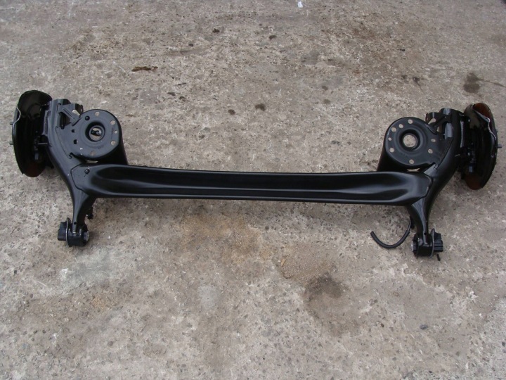 POUTRE AXE ARRIÈRE TOYOTA YARIS CROSS