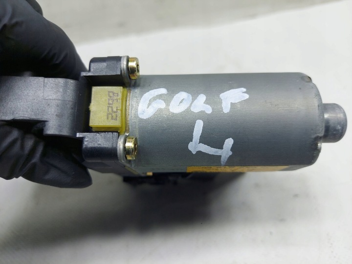 PETIT MOTEUR VITRES DROIT ARRIÈRE ARRIÈRE 1J4959812C VW GOLF IV