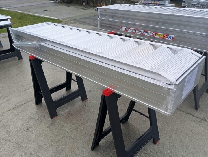 PLATEFORME D'ACCÈS ALUMINIUM 4 M UDZWIG 27T SOUS WIERTNICE WIERTNICA AUTOBUS CHÂSSIS