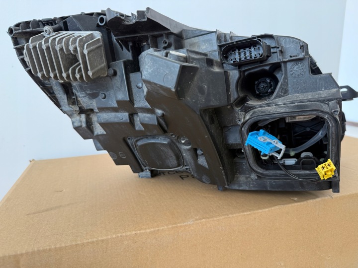 PHARE GAUCHE AVANT MERCEDES CLASSE C DANS 205 A2059067902