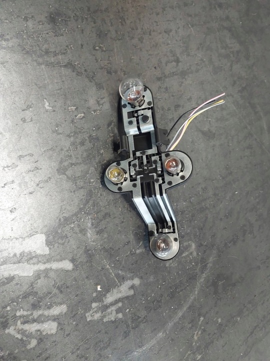 DOUILLE D'AMPOULE ARRIÈRE GAUCHE VOLVO S60 153851