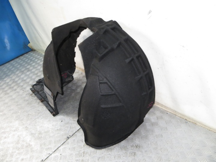 AUDI Q3 8U PASSAGE DE ROUE DROIT AVANT 8U0853888 11-