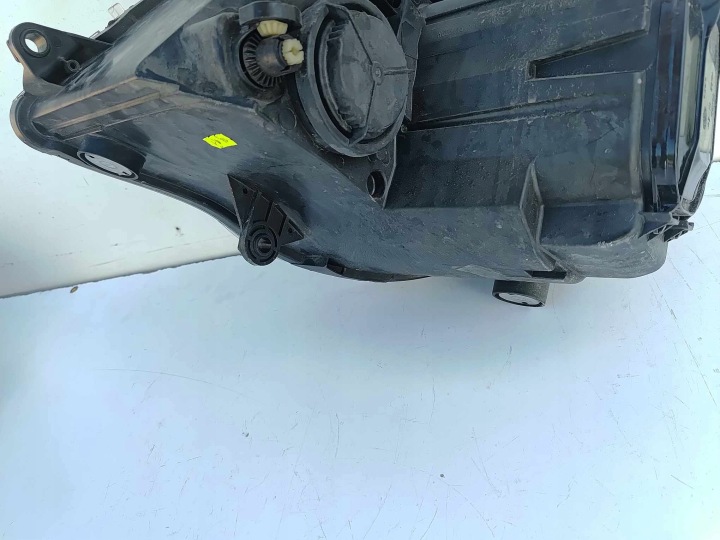VW EOS 1Q1 05- PHARE DROITE AVANT AVANT H7 3398