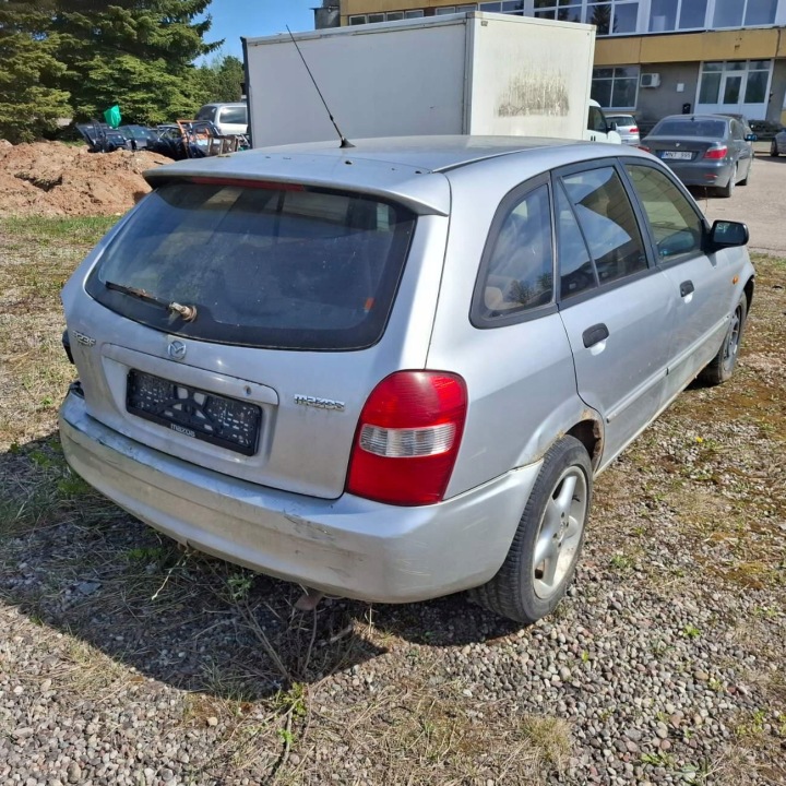 MAZDA 323F DÉFLECTEURS AIR VERS CABINES 2000 2.0L