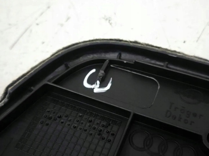 BOUCHON FLANC COUVERCLES DE COFFRE DROIT ARRIÈRE AUDI Q7 4L