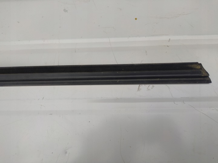 MOULURE PORTES GAUCHE AVANT MERCEDES GLA X156 156