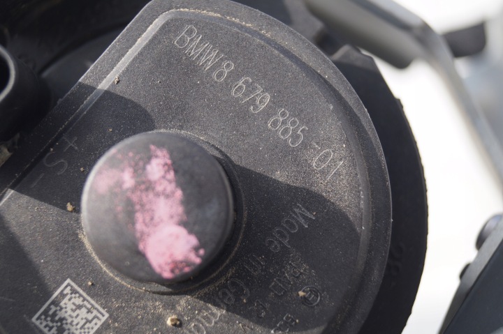 POMPE À EAU CONDUITES DE DÉRIVATION EAU BMW X1 F48 2 PIÈCES F39 9356119 8679885 9147347 9367388