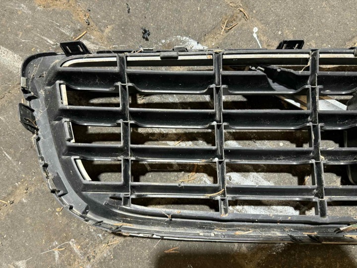 VOLVO V50 S40 LIFT CALANDRE GRILLE INSIGNE R-DESIGN 30744915