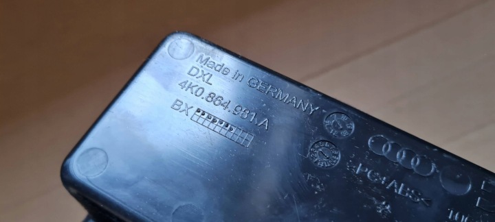 A6 C8 4K CHARGEUR INDUKCYJNA SANS FIL BOÎTE À GANTS 4K0035502B 4K0864981A