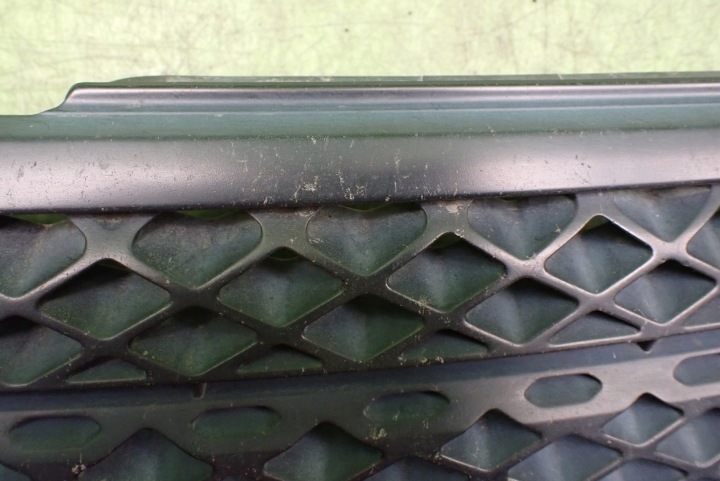 GRILLE CALANDRE TOYOTA COROLLA E12 02R BERLINE 53111-1A480