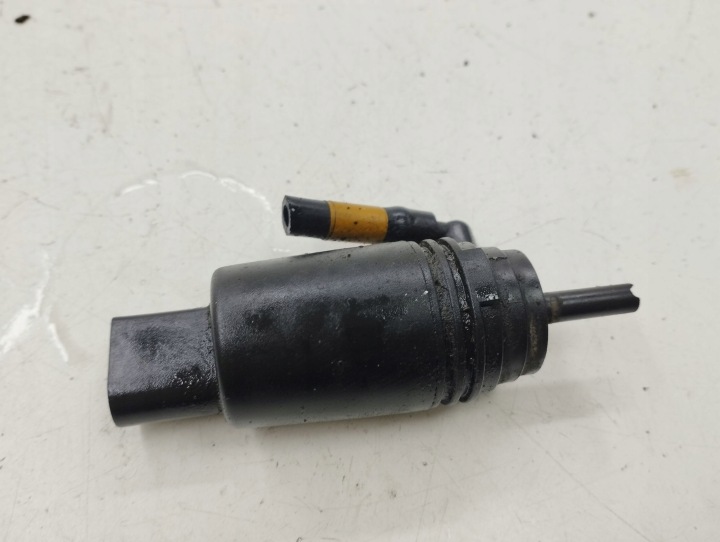 BMW 5 E60 E61 POMPE LAVE-GLACE 2007 8377612