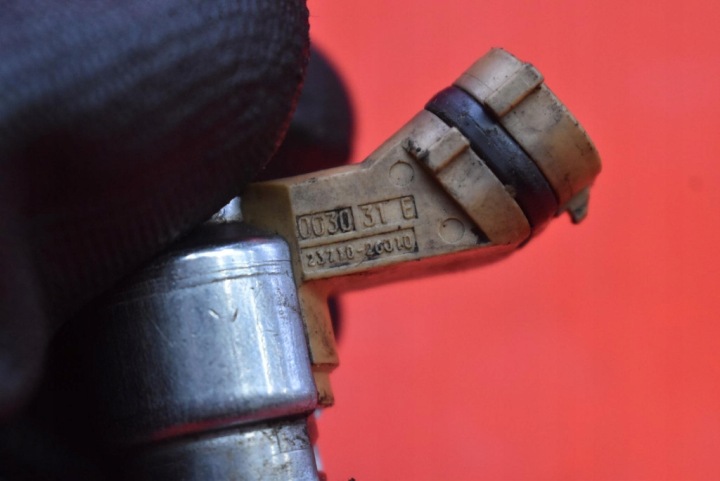 INJECTEUR INJECTEUR 23710-26010 TOYOTA VERSO 2.0 D-4D 126 KM 09-13
