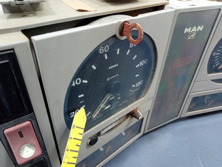 MAN FE LE F2000 COMPTEUR TABLEAU DE BORD TACHO 81.27202.6080