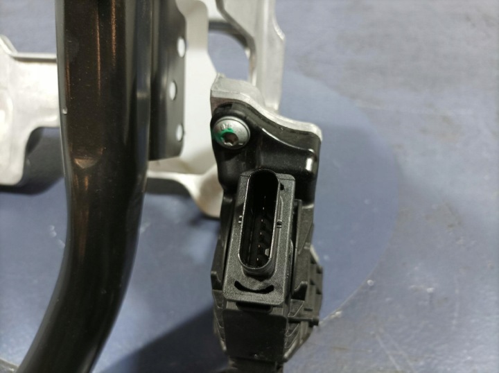 AUDI Q5 II FY LIFT CHÂSSIS FREINS POTENTIOMÈTRE GAZ AUTOMATE 8W1723117B