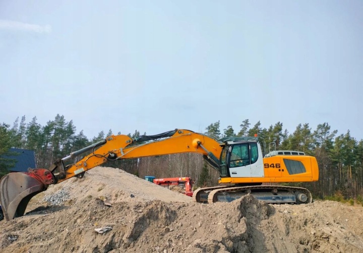 LIEBHERR R946 LC LIEBHERR R946 2014 SEULEMENT 350 000 NET