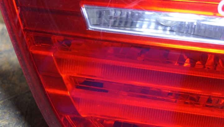 BMW E90 LIFT PHARE DROIT ARRIÈRE LED 7154156 (C1864)