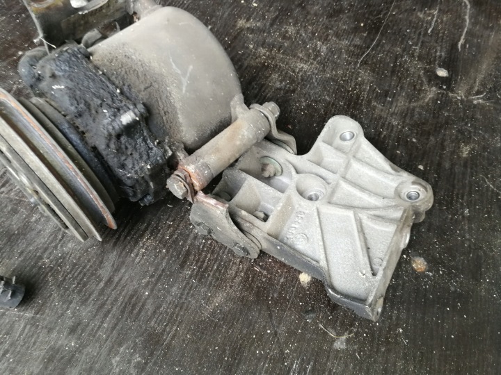 COMPRESSEUR DE CLIMATISATION POIGNÉE M10 BMW E30