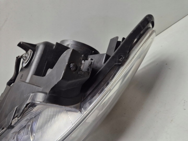 SUZUKI SX4 S-CROSS 13-16 ENDOMMAGÉE PHARE AVANT XÉNON DROITE 100-17735