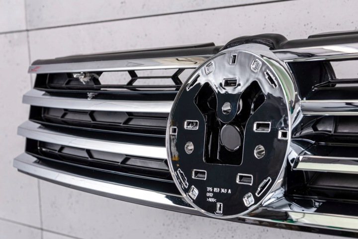 GRILLE CALANDRE RADIATEUR 7P6853651L VOLKSWAGEN TOUAREG II 7P 2014-2018