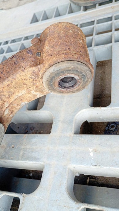 BRAS DE SUSPENSION ARRIÈRE DROIT MERCEDES VITO I W638 2.3D