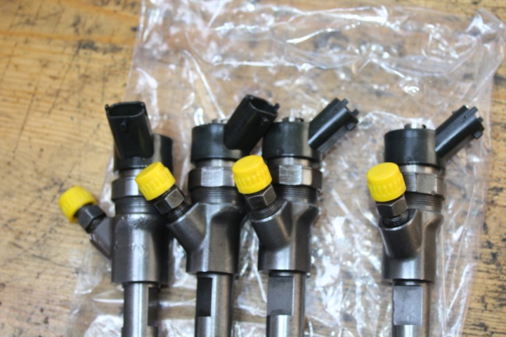 INJECTEUR INJECTEUR AURIS YARIS COROLLA 1.4 D4D 1ND 23670-33030