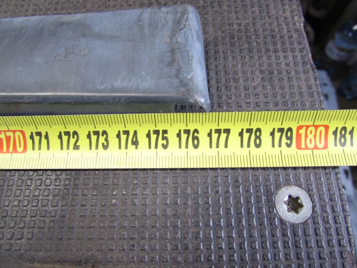 MOULURE CABINES JOINT D'ÉTANCHÉITÉ GAUCHE MAN TGX 12-20R 81629100287