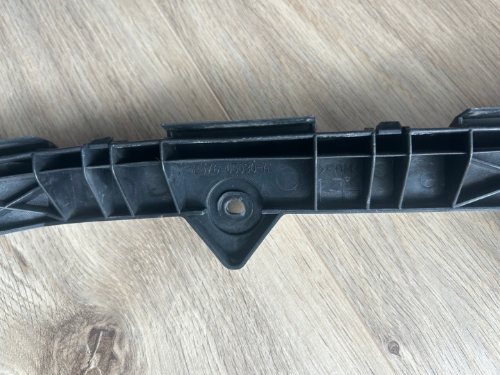 TOYOTA AVENSIS T25 2003-2009 LIFTBACK BERLINE GLISSIÈRE PARE-CHOCS GAUCHE ARRIÈRE OE