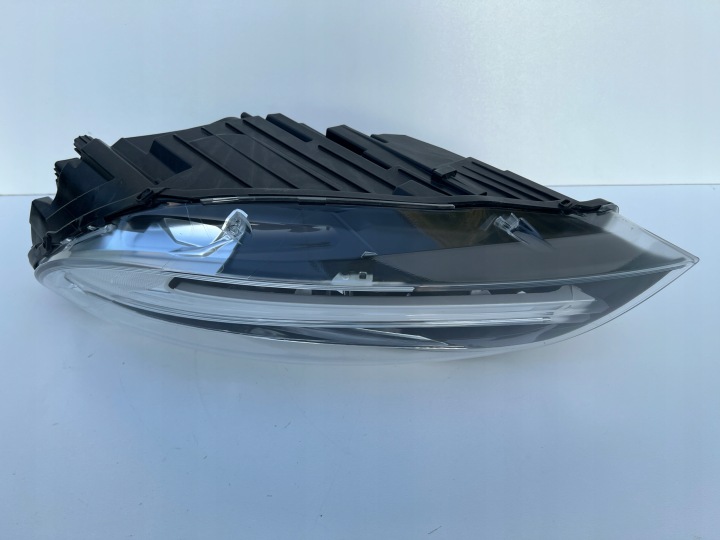 VOLVO V40 2016-2019 LIFT PHARE GAUCHE AVANT NEUF ORIGINAL 31677018