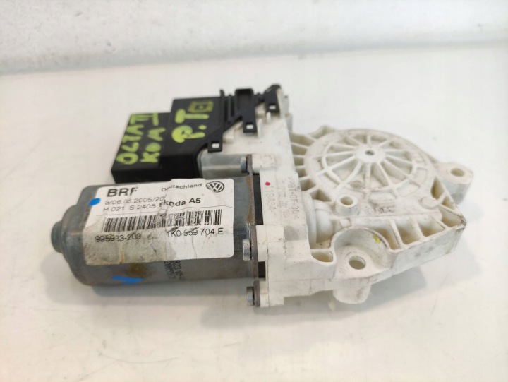 VOLKSWAGEN TOURAN 1 PETIT MOTEUR VITRES DROIT ARRIÈRE 1K0959704E