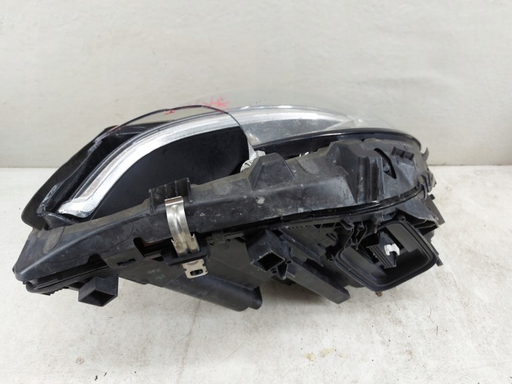 MERCEDES-BENZ B CLASSE 246 W246 LIFT GAUCHE PHARE AVANT AVANT PROJECTEUR