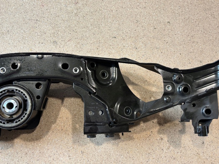 CHÂSSIS ARRIÈRE ARRIÈRE BMW X1 U11 6894199