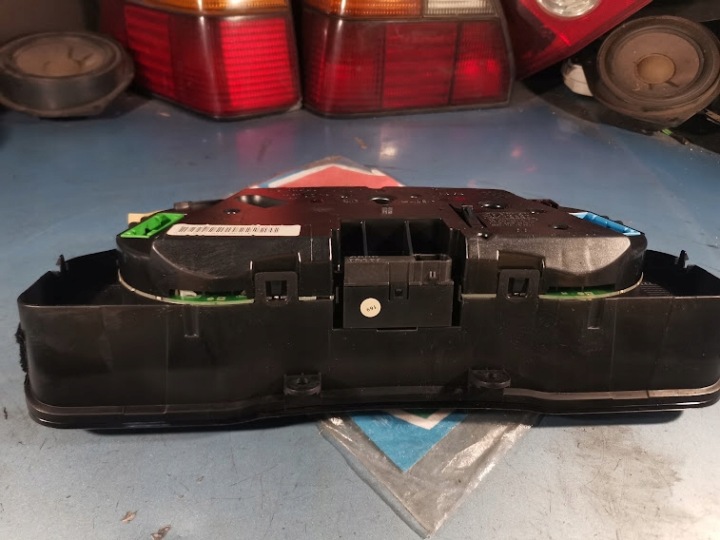 COMPTEUR COMPTEUR MONITEUR AUDI A4 1.9 8D0919860E