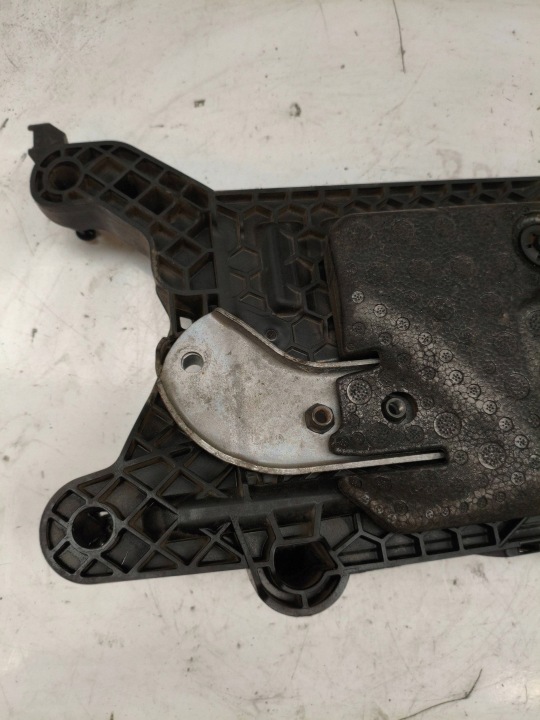 SKODA KODIAQ SUPPORT BATTERIE ÉTAGÈRE 5QF915325
